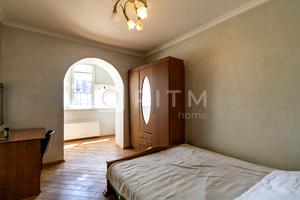 квартира за адресою Хотинська вул., 12