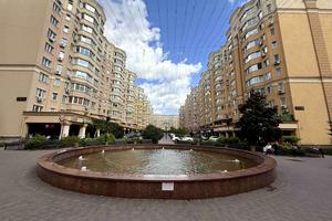 комерційна за адресою Миру вул., 36