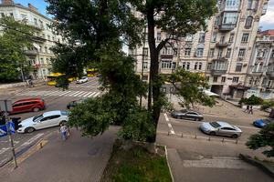 комерційна за адресою Саксаганського вул., 63/28