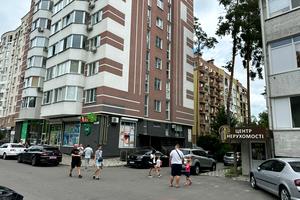 комерційна за адресою Університетська вул., 2-Ю