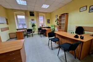 комерційна за адресою Корятовича пл., 15