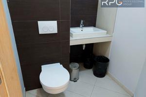 комерційна за адресою Володимирська вул., 4