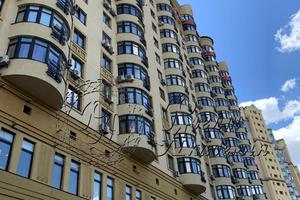 комерційна за адресою В'ячеслава Чорновола вул., 27