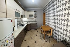 квартира за адресою Літературна вул. (Чехова), 4