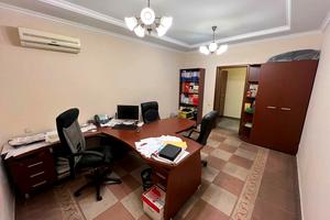 комерційна за адресою Довженка вул., 6а