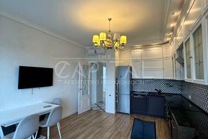 комерційна за адресою Кловський узвіз (Кловський), 7a