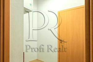 комерційна за адресою Анни Ахматової вул., 31