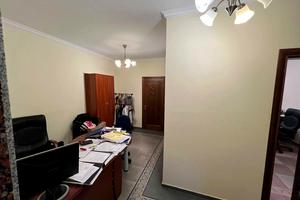 комерційна за адресою Довженка вул., 6а