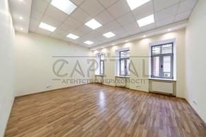 комерційна за адресою Володимирська вул., 4
