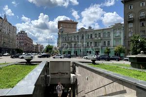 комерційна за адресою Басейна вул., 2
