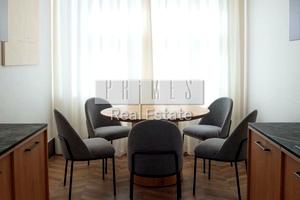 комерційна за адресою Велика Васильківська вул. (Червоноармійська), 28