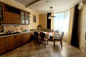 квартира за адресою Середньофонтанська вул., 19б