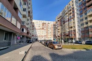 комерційна за адресою Угорська вул., 14е