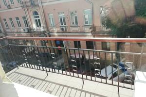 комерційна за адресою Паторжинського вул., 4