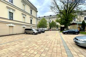 комерційна за адресою Лаврська вул. (Січневого Повстання), 16