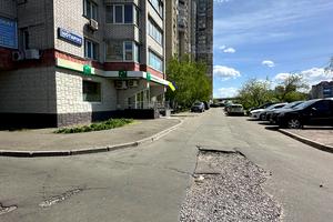 комерційна за адресою Ревуцького вул., 35а