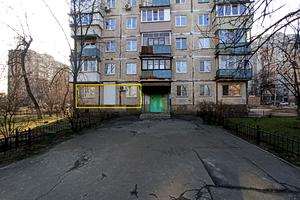 комерційна за адресою Празька вул., 32