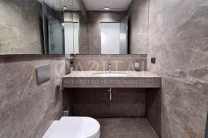 комерційна за адресою Інститутська вул., 16
