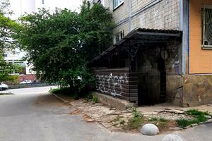 комерційна за адресою Любомира Гузара просп. (Космонавта Комарова), 16