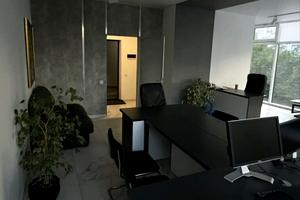 комерційна за адресою Грушевського вул., 51