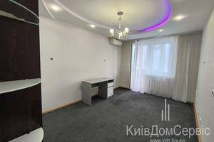 комерційна за адресою Микільсько-Слобідська вул., 2-В