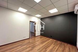 комерційна за адресою Костянтинівська вул., 75