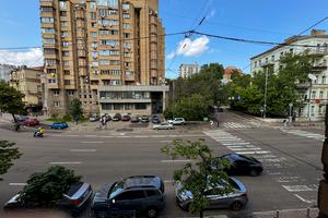комерційна за адресою Саксаганського вул., 63/28
