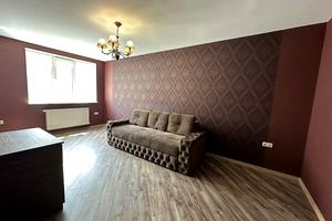 квартира за адресою Хотинська вул., 12