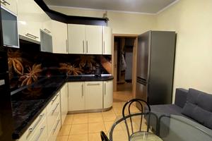 квартира за адресою Анни Ахматової вул., 33