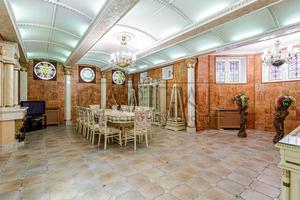 комерційна за адресою Патріарха Володимира Романюка вул. (Жовтнева), 2Б
