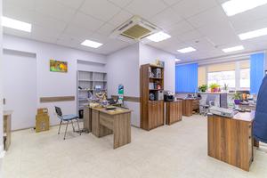 комерційна за адресою Якова Гніздовського вул. (Магнітогорська), 1
