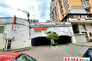 паркомісце за адресою Лютеранська вул., 10-А