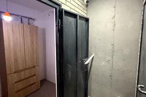 комерційна за адресою Олега Мудрака вул. (Генерала Наумова), 1-Б