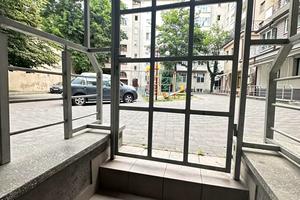 комерційна за адресою Залізнична, 49