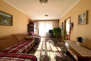 квартира за адресою Тролейбусна вул., 8