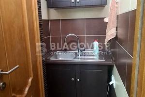комерційна за адресою Хрещатик вул., 10-Б