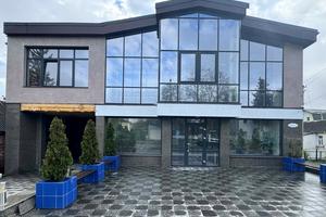 комерційна за адресою Староміська вул., 18
