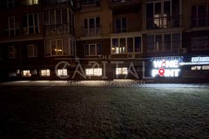 комерційна за адресою Київ, Метрологічна вул., 15