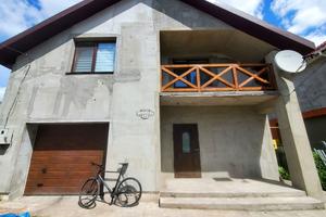 будинок за адресою Вишнева вул., 152