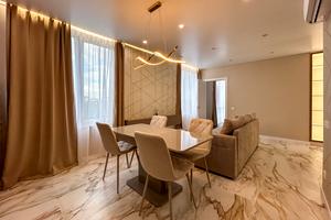 квартира за адресою Степана Бандери вул., 77-Б