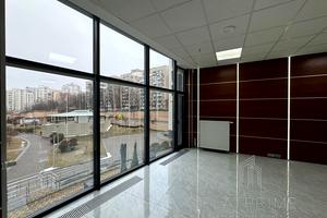 комерційна за адресою Деміївська вул., 33