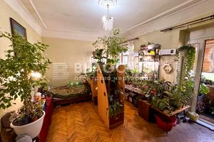 комерційна за адресою Саксаганського вул., 63/28
