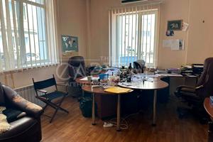 комерційна за адресою Миколи Закревського вул., 18