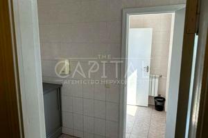 комерційна за адресою Варязький пров., 4-В