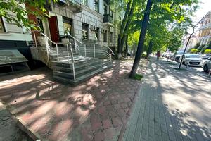 комерційна за адресою Бульварно-Кудрявська вул. (Воровського), 31-А