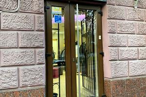 комерційна за адресою Дмитра Яворницького просп. (Карла Маркса), 20