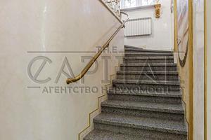 комерційна за адресою Патріарха Володимира Романюка вул. (Жовтнева), 2Б
