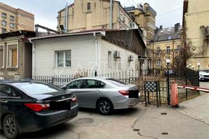 комерційна за адресою Саксаганського вул., 38А