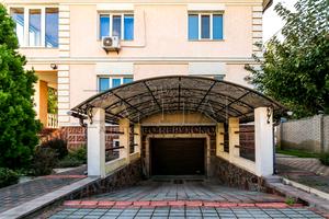 будинок за адресою с. Петропавлівська борщагівка, Вишнева, 1
