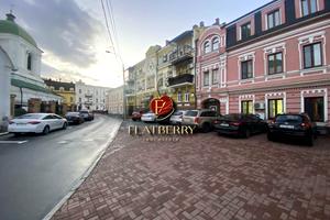 комерційна за адресою Хорива вул., 7а